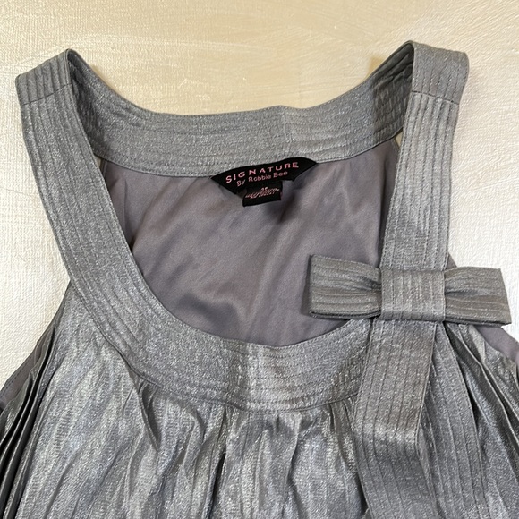 SIGNATURE by ROBBIE BEE size 4P shiny silver A-line dress in excellent cond. - Picture 4 of 7